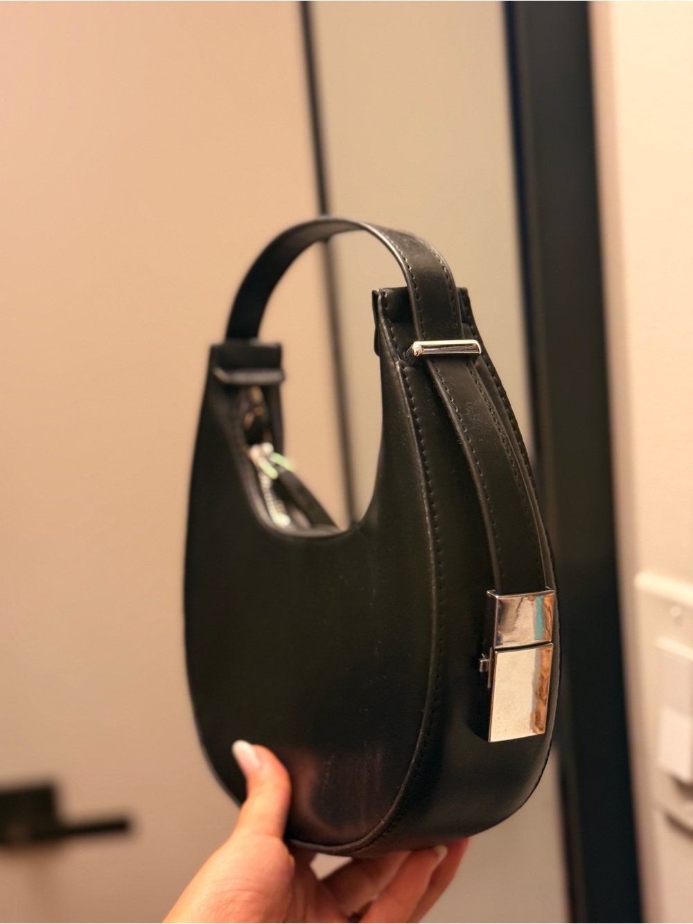 Classic Black Crescent Shoulder Bag - Sleek Minimalist Design